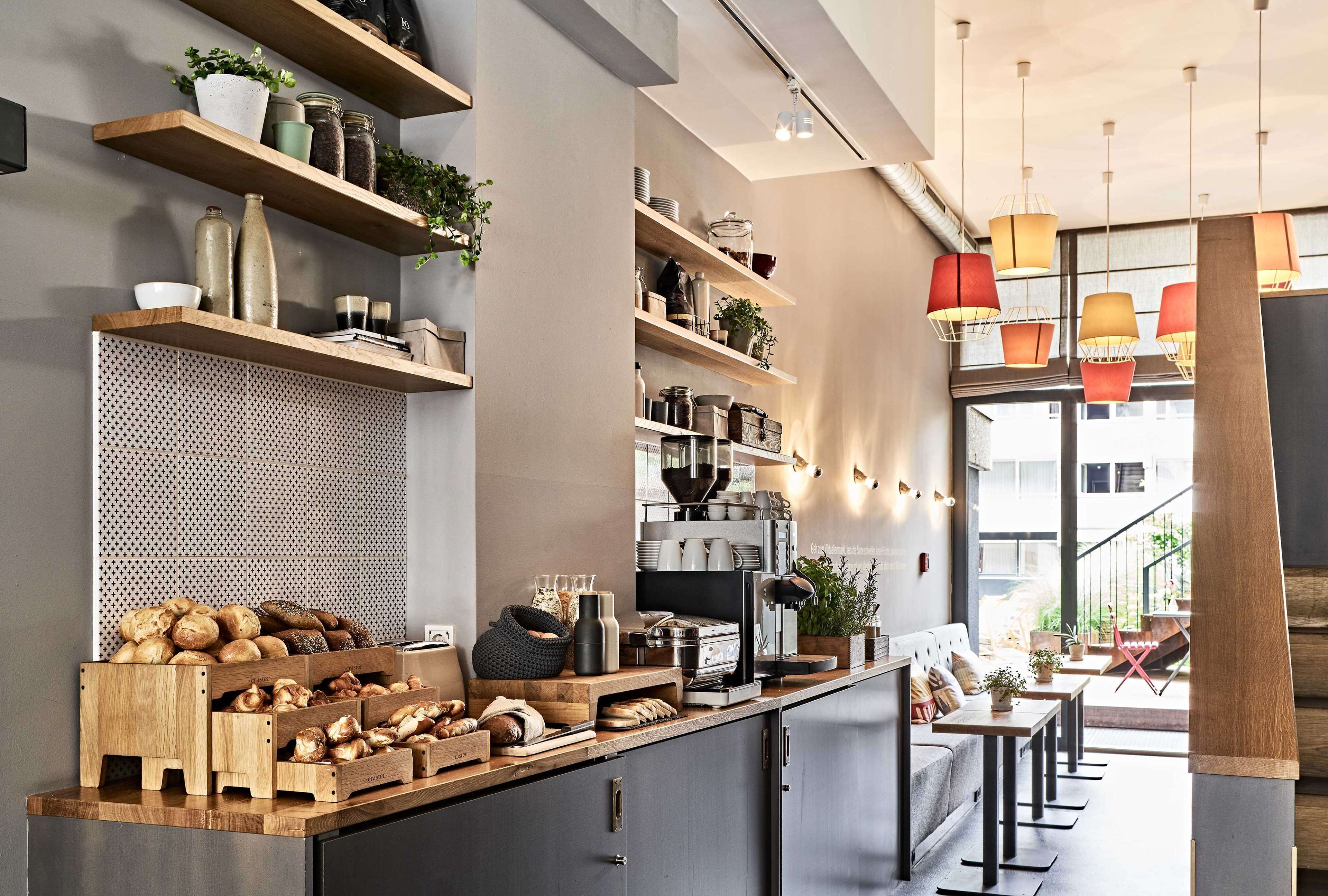 Desayuno buffet diario (EUR 19.00 por persona)