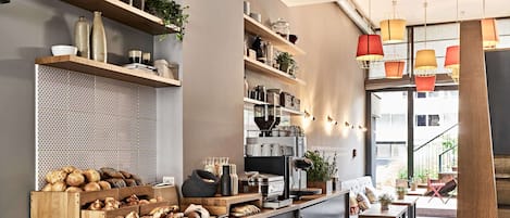 Desayuno buffet (EUR 19.00 por persona)