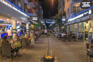 Petit déjeuner, déjeuner et dîner servis sur place