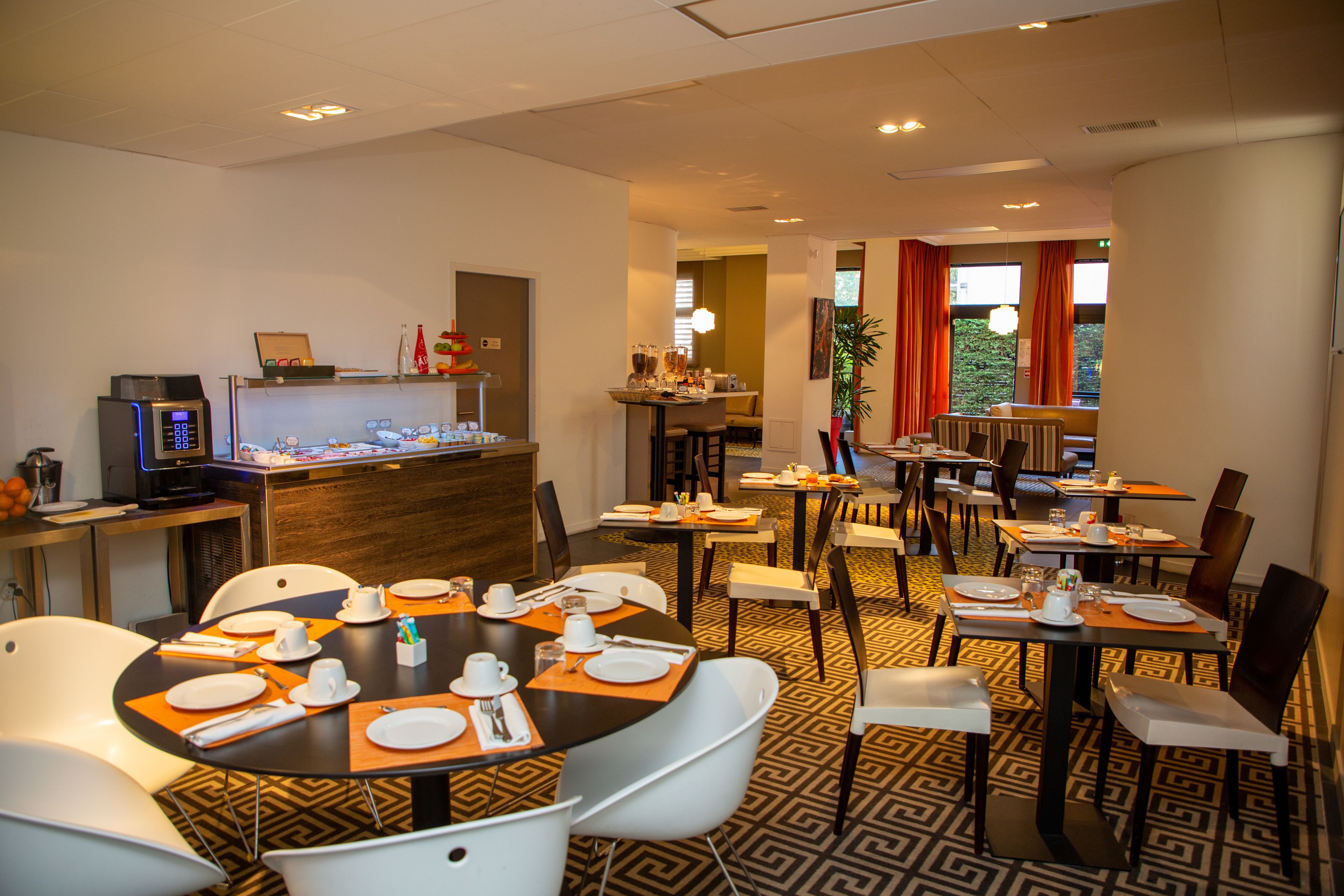 Daily buffet breakfast (EUR 16.50 per person)