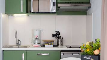 STUDIO | Cuisine privée | Réfrigérateur, micro-ondes, plaque de cuisson, lave-vaisselle