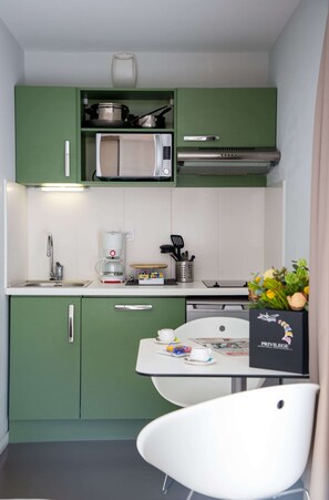 Private kitchen - Privilège Appart Hotel Saint-Exupéry (Toulouse)