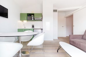 Apartment | Eigene Küche | Kühlschrank, Mikrowelle, Herdplatte, Geschirrspüler