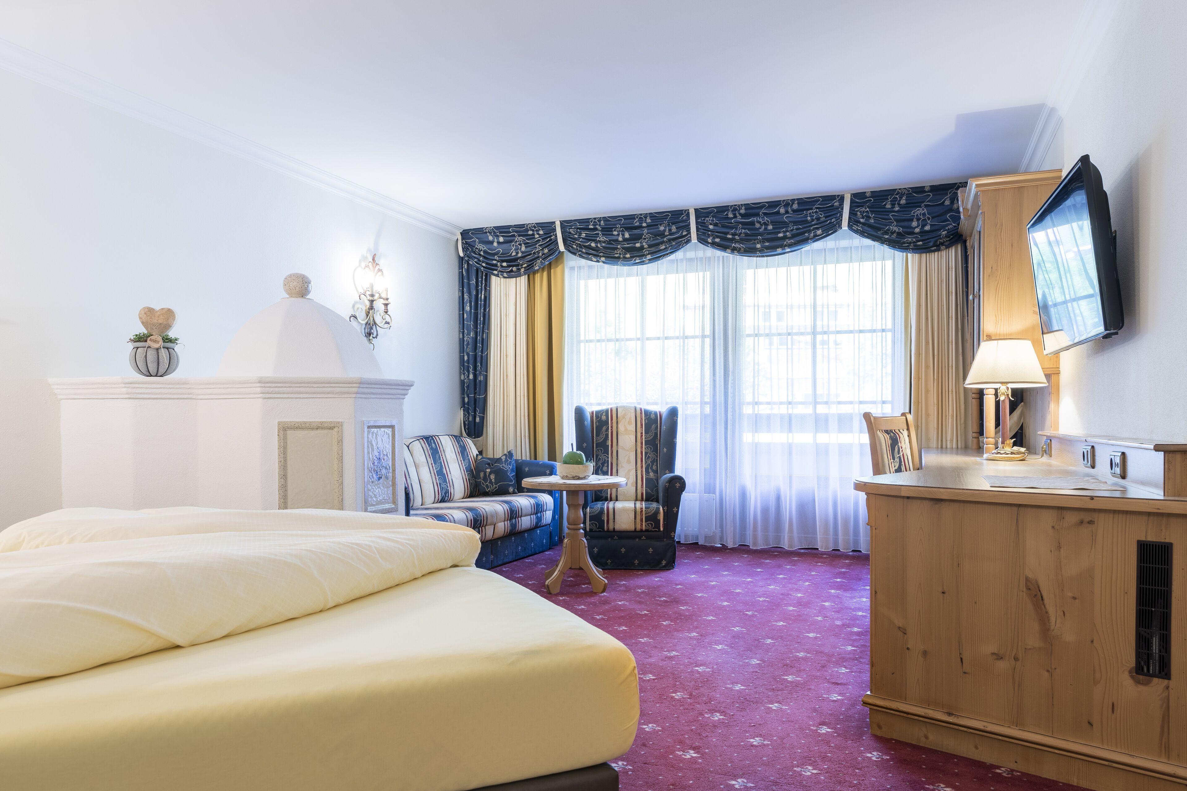 Junior-suite - balkon - bjergudsigt | Allergivenligt sengetøj, dundyner, minibar, pengeskab på værelset