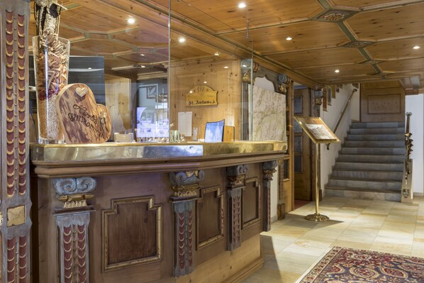 Reception - Hotel Alte Post (Sankt Anton am Arlberg)