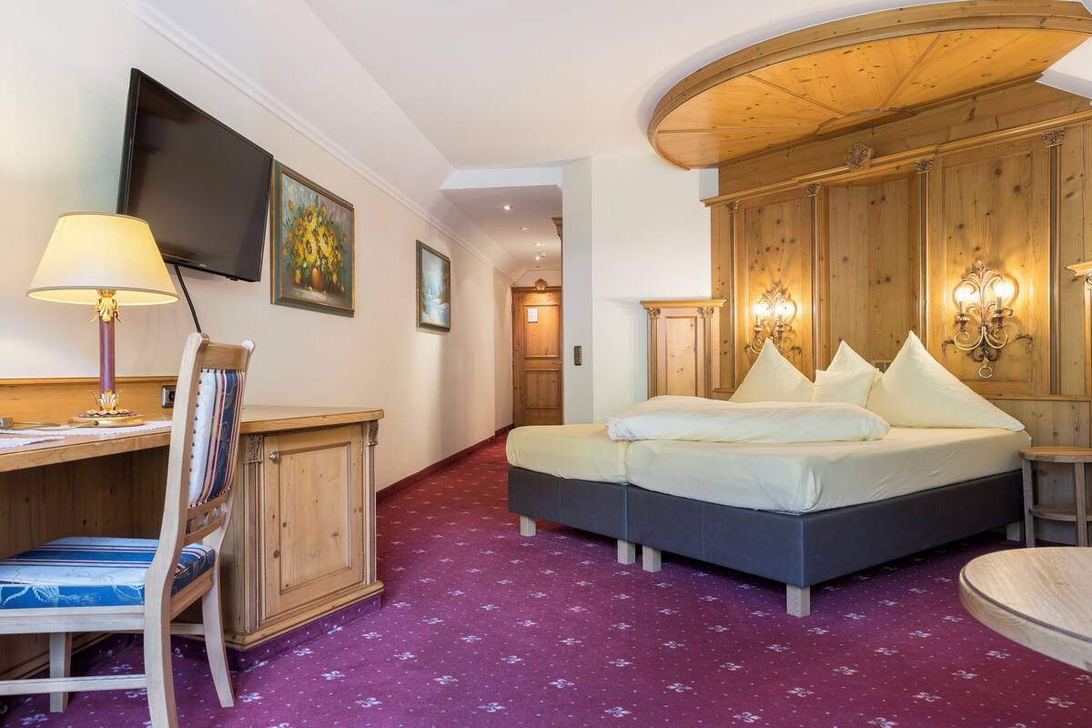Family Suite | Hypo-allergenic bedding available, down comforters, minibar