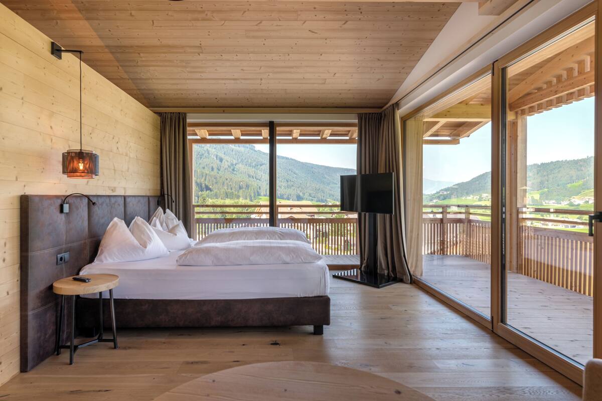 ห้องดีลักซ์ | 1 ห้องนอน, ผ้าปูที่นอน Frette จากอิตาลี, เครื่องนอนระดับพรีเมียม