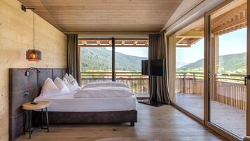 Deluxe Room | 1 bedroom, Frette Italian sheets, premium bedding, down comforters