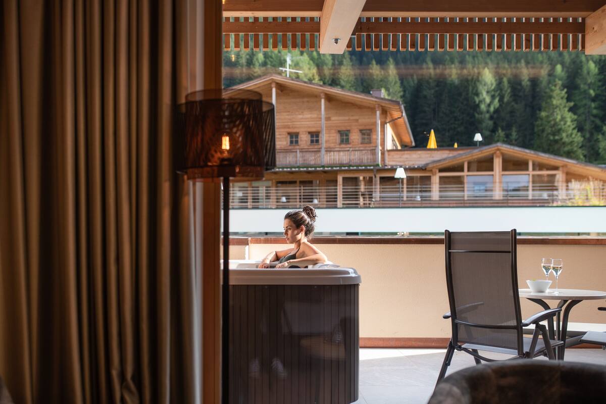 ห้องลักซ์ชัวรี่, อ่างน้ำร้อน | 1 ห้องนอน, ผ้าปูที่นอน Frette จากอิตาลี, เครื่องนอนระดับพรีเมียม