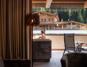 Habitación de lujo, bañera de hidromasaje | 1 dormitorio, sábanas italianas Frette, ropa de cama de alta calidad