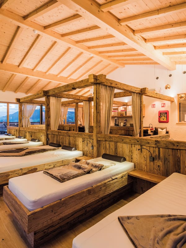 Sauna, steam room, Turkish bath/hammam, body treatments, aromatherapy