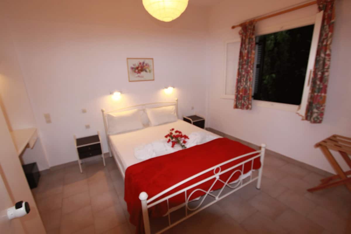 Standard Apartment, 2 Bedrooms, Sea View | 1 bedroom, Egyptian cotton sheets, in-room safe, individually decorated