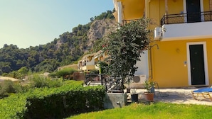 Comfort Apartment, 2 Bedrooms, Sea View | 1 bedroom, Egyptian cotton sheets, in-room safe, soundproofing - Glyfada Beach - Menigos Resort (Corfu)