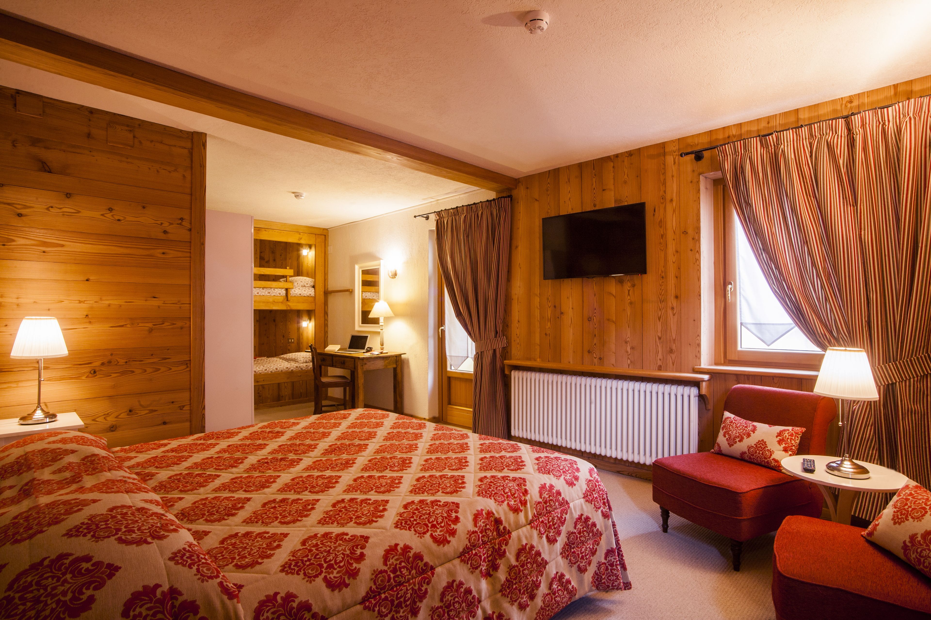 triple room | desk, free wifi, bed sheets