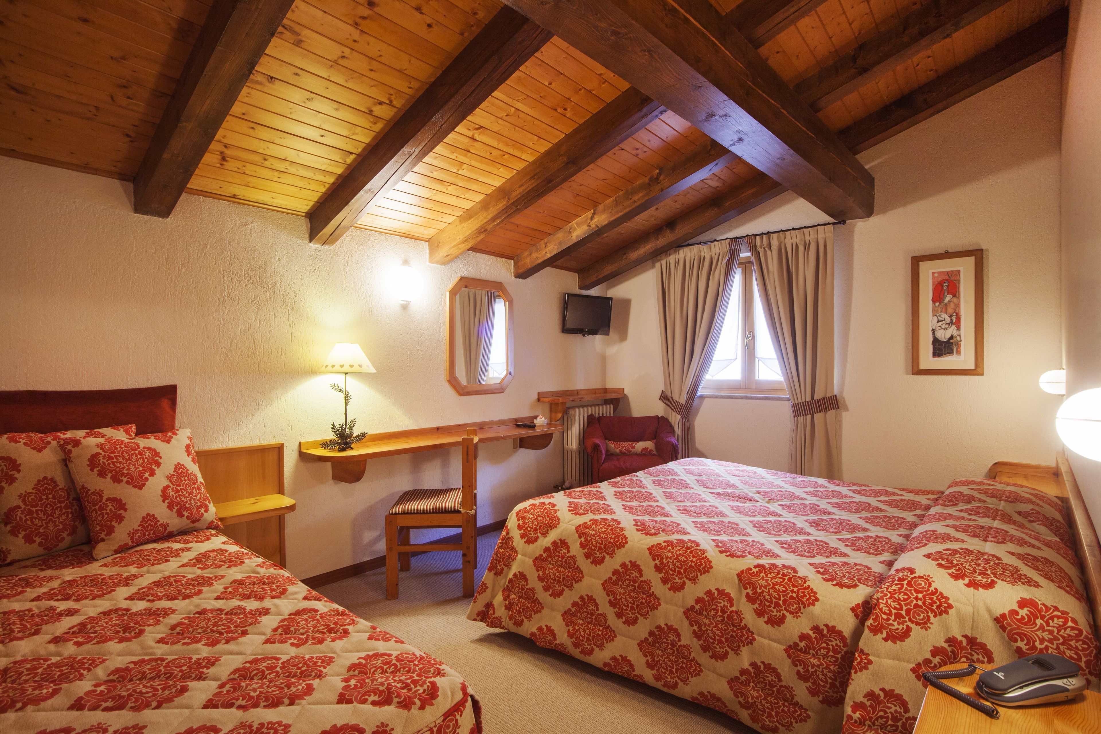 triple room | desk, free wifi, bed sheets