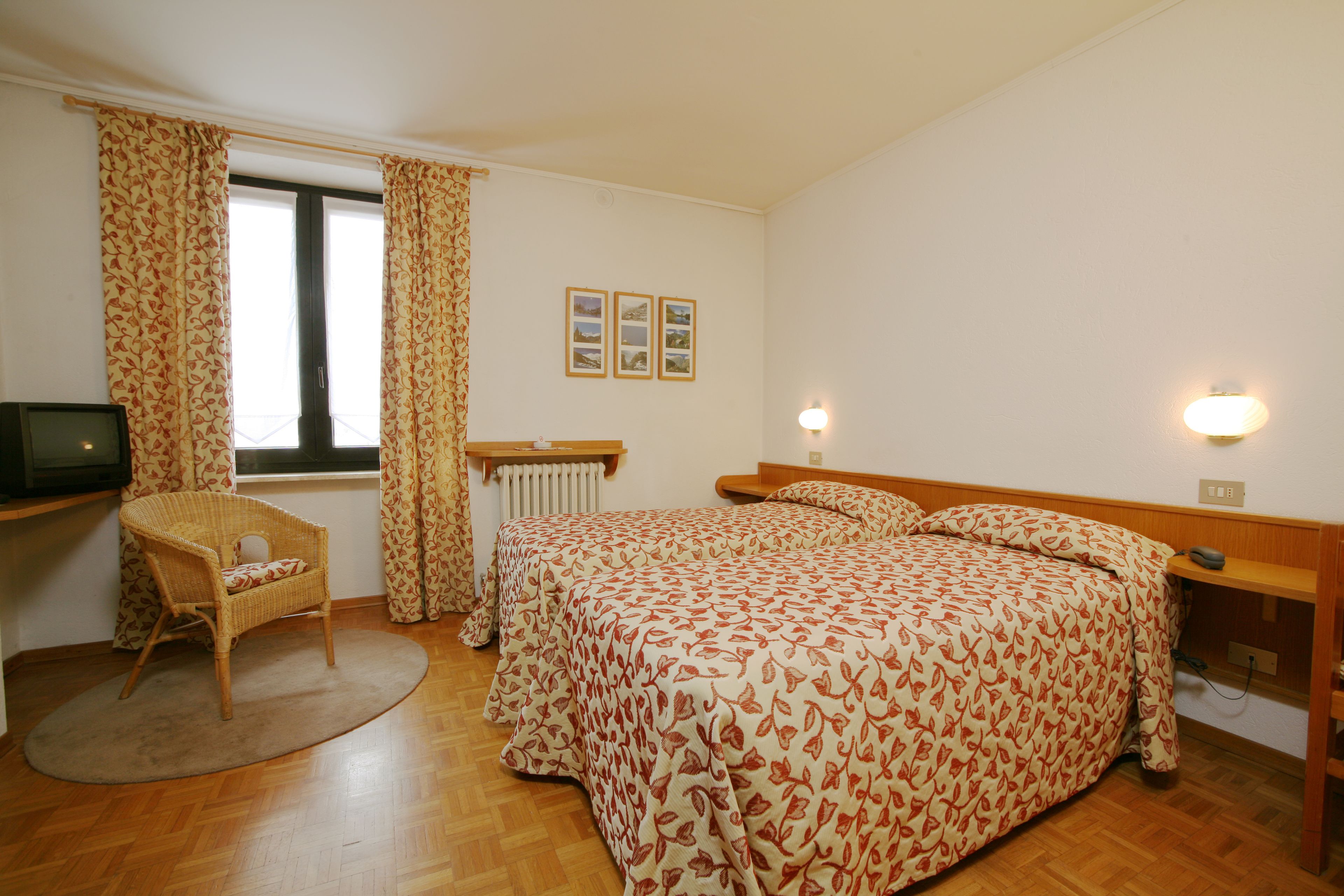 double room | desk, free wifi, bed sheets