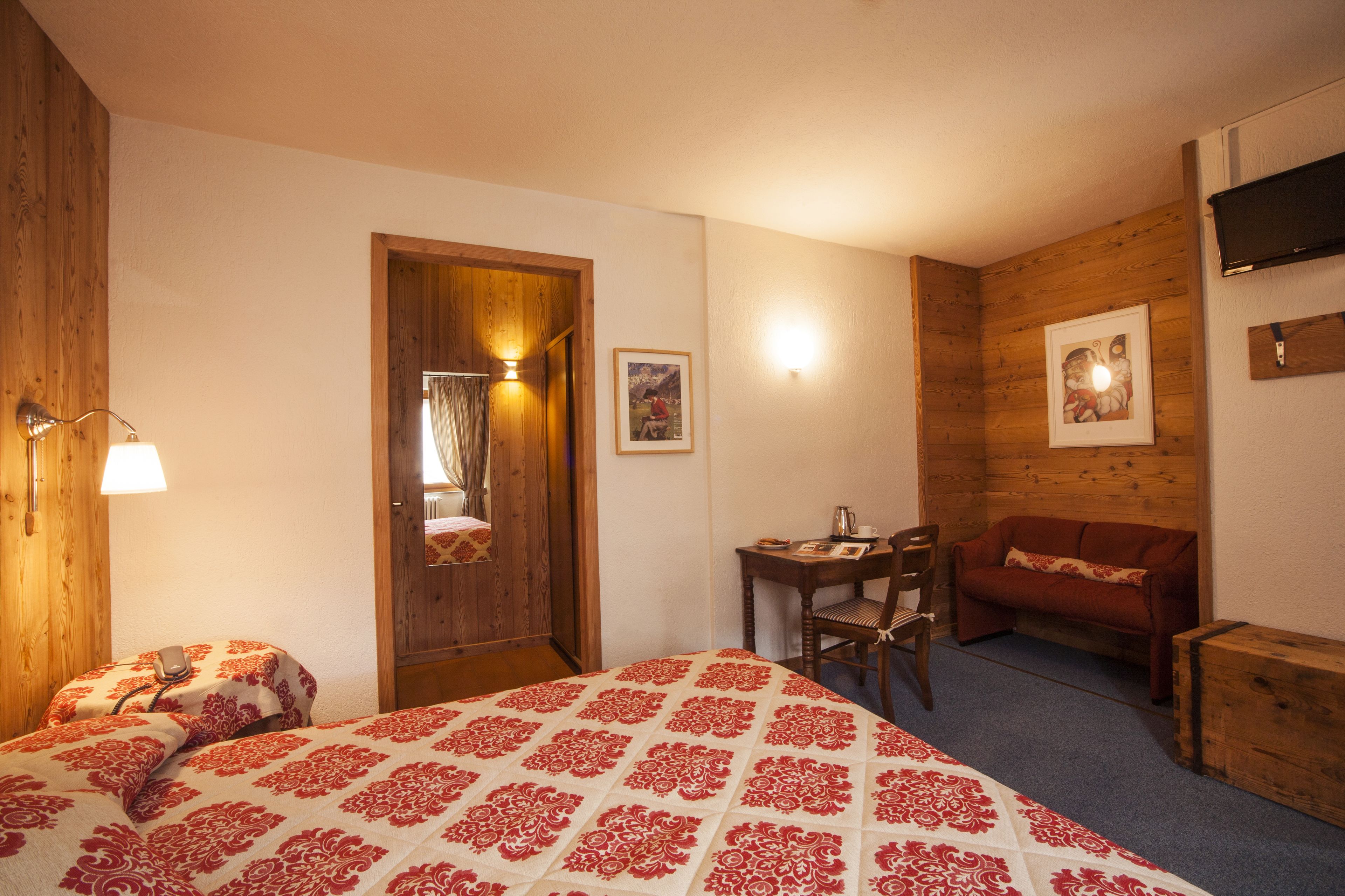 double room | desk, free wifi, bed sheets