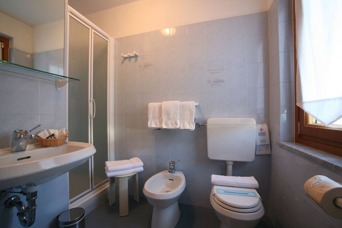 double room | bathroom | shower, hair dryer, bidet, towels