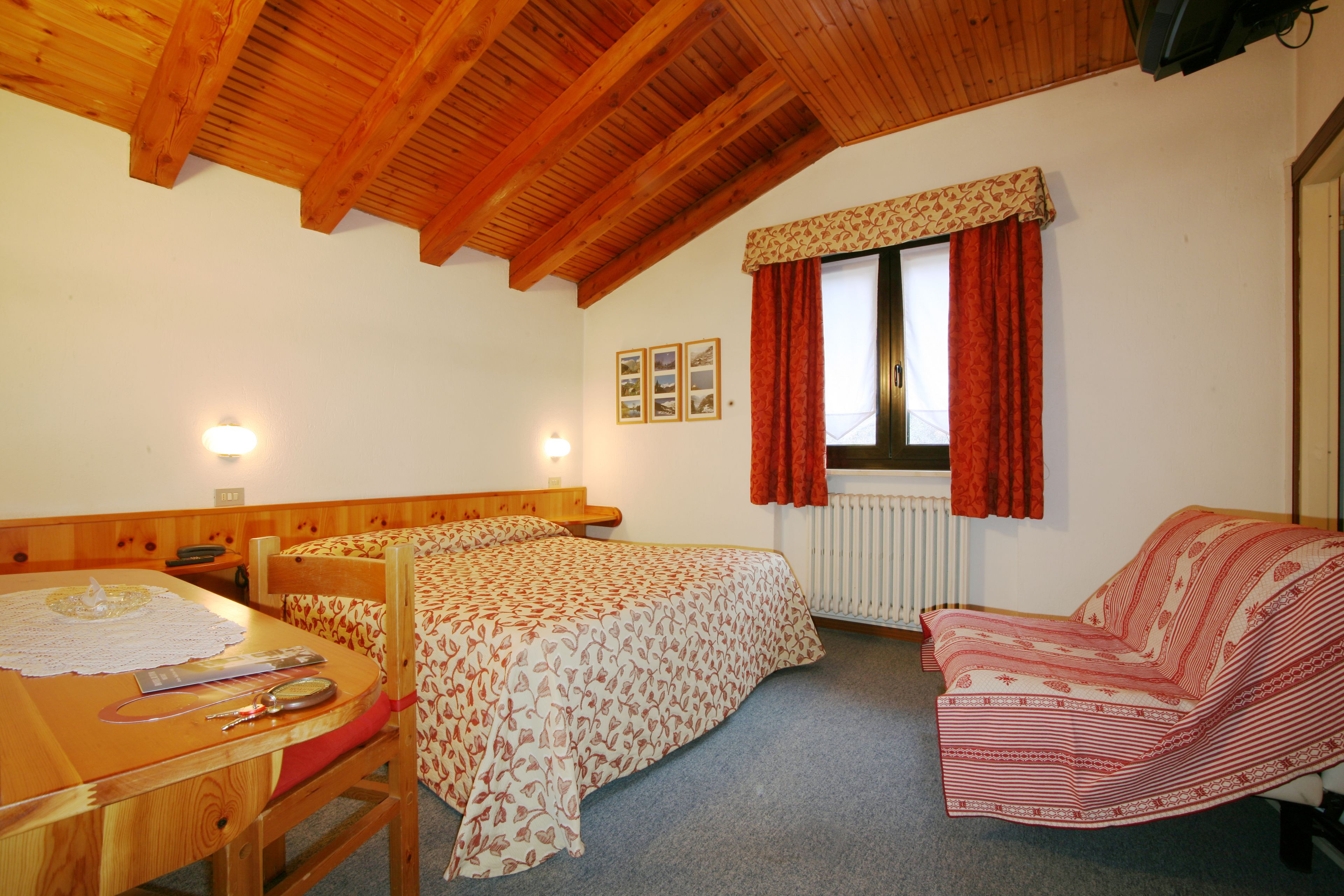 double room | desk, free wifi, bed sheets