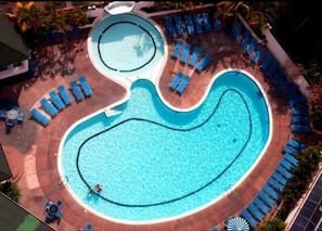 2 piscinas externas