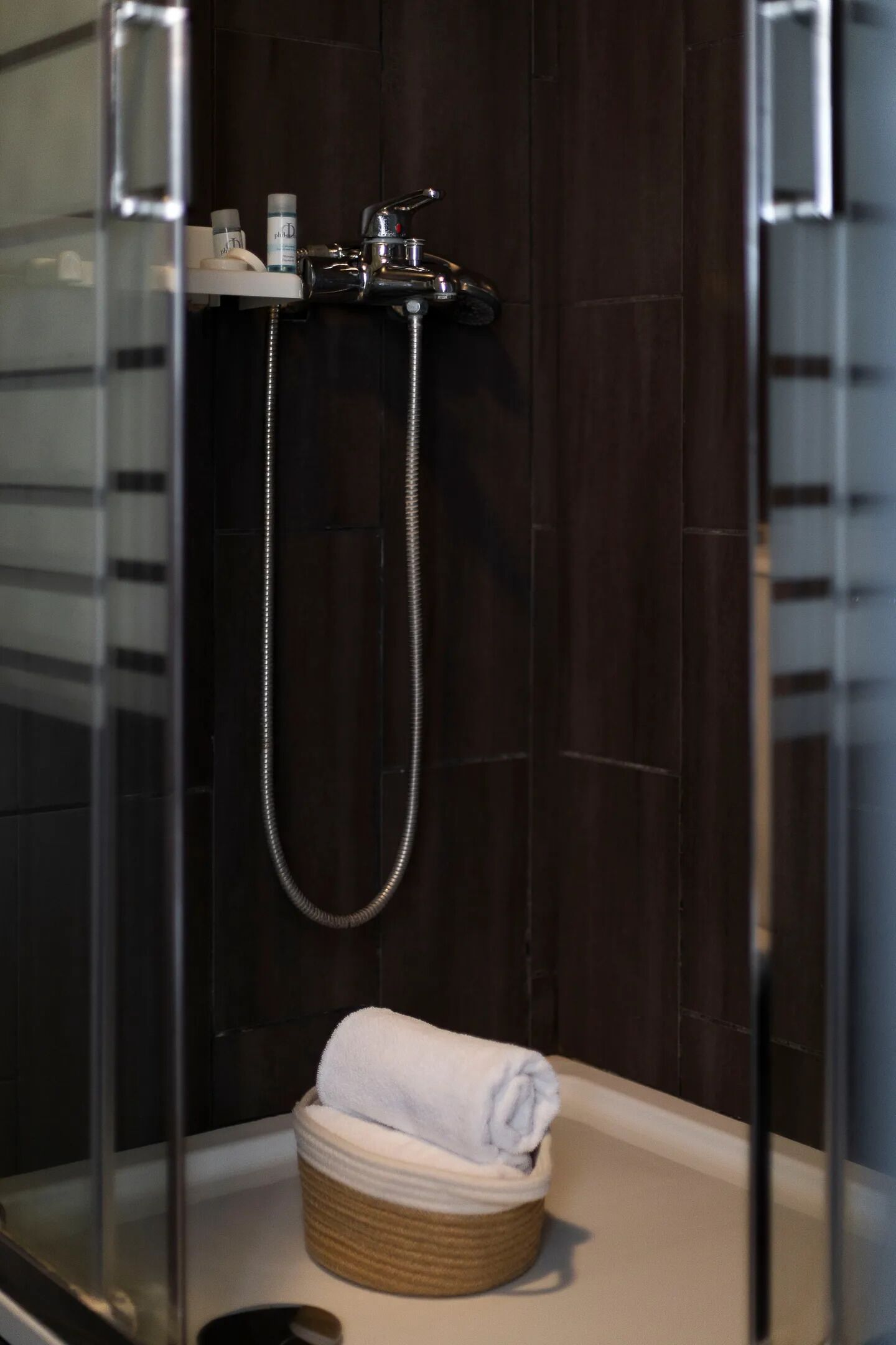 superior room | bathroom | shower, free toiletries, hair dryer, towels