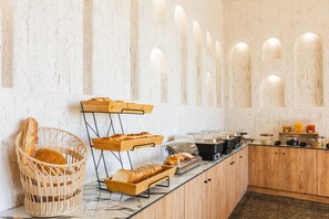 Free daily buffet breakfast - Irida Aegean View (Skiathos)