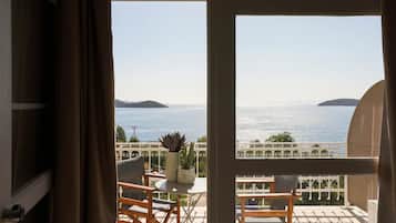 Chambre Familiale, vue mer | Terrasse/Patio