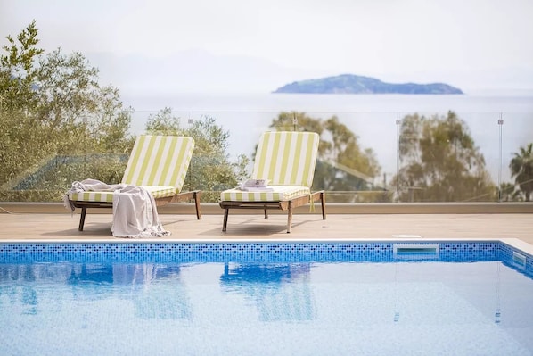 Outdoor pool, open 8:00 AM to 7:00 PM, pool umbrellas, sun loungers - Irida Aegean View (Skiathos)