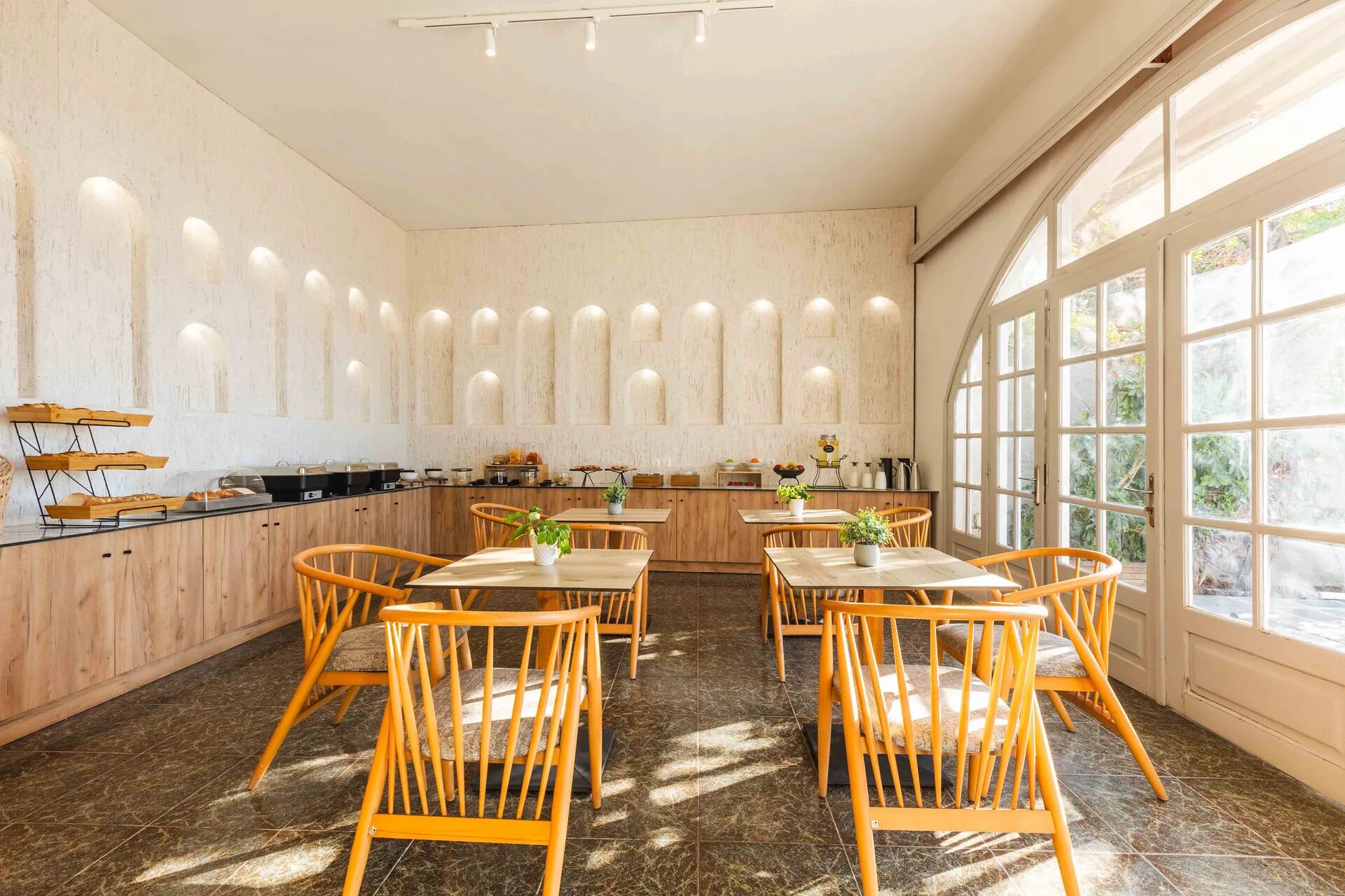 free daily buffet breakfast