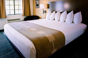 Standard Room, 1 King Bed | Free WiFi, bed sheets, wheelchair access - Pines Inn & Suites (Cottonwood)