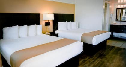 Pines Inn & Suites