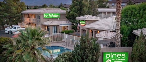 Seasonal outdoor pool, pool loungers