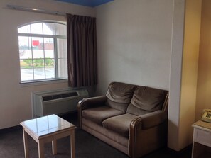 TV - Camelot Inn & Suites Highway 290 NW Freeway (Houston)