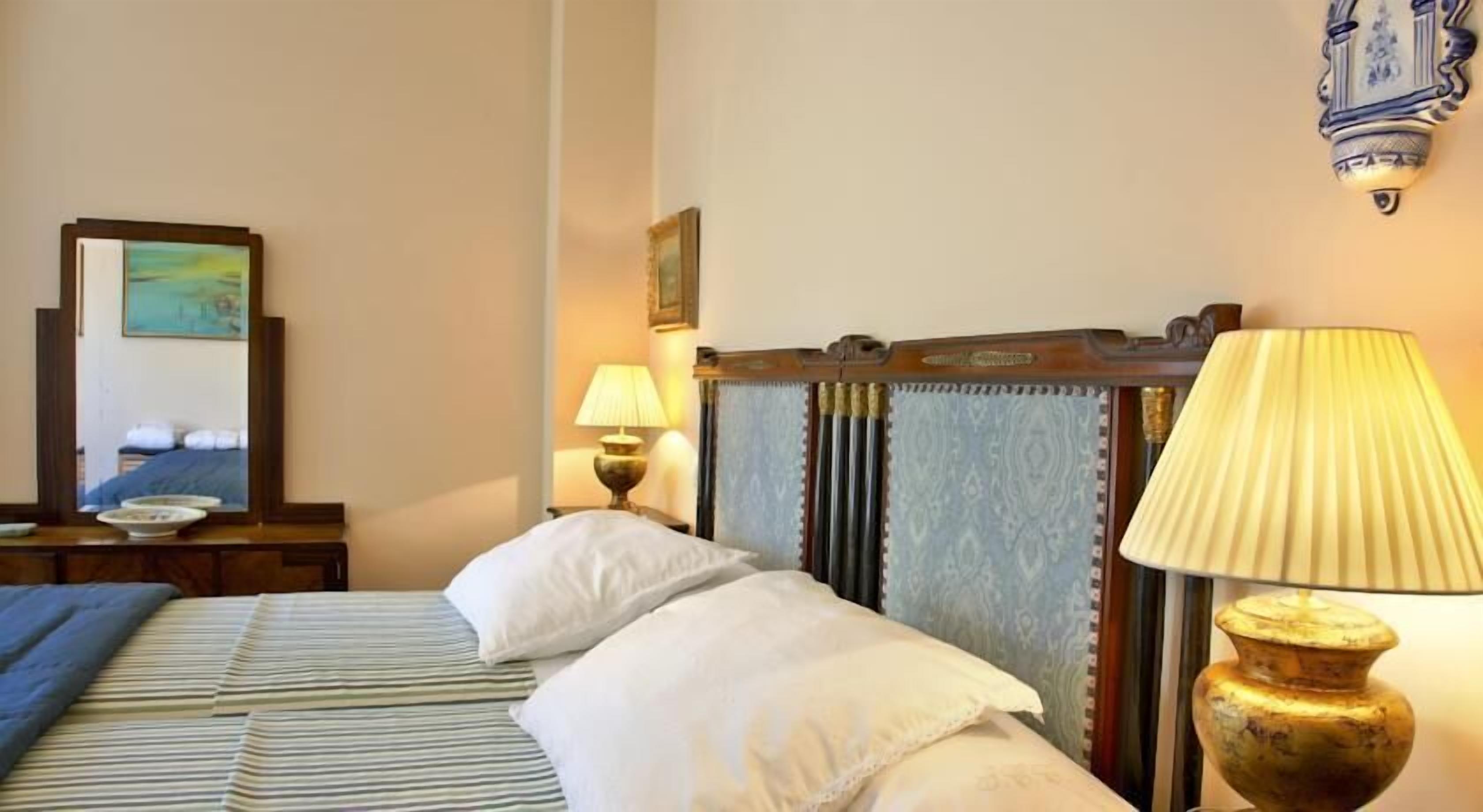 individually decorated, individually furnished, desk, laptop workspace