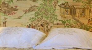 Individually decorated, individually furnished, desk, laptop workspace - Hotel Santa Coloma del Camino (Sasamon)