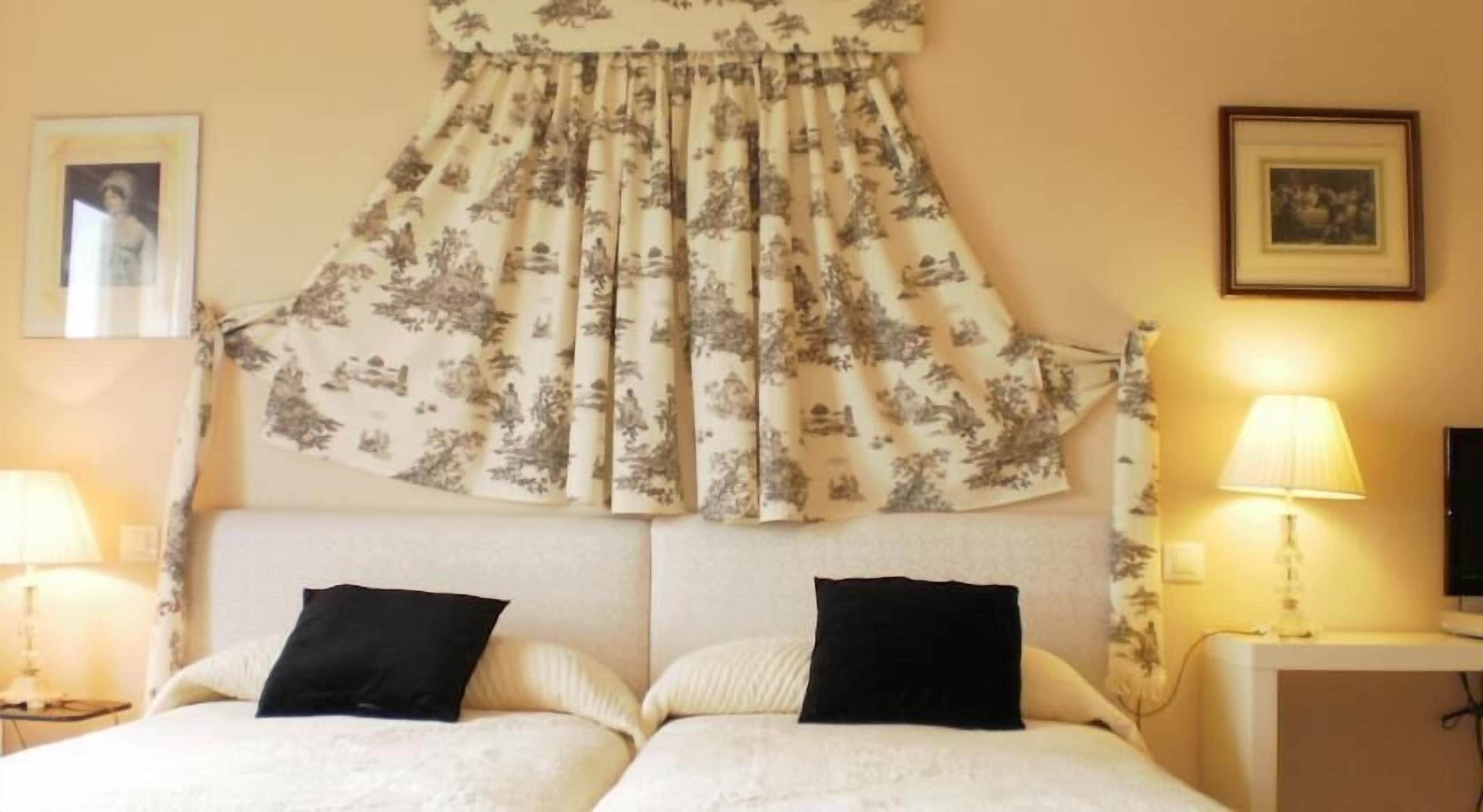 individually decorated, individually furnished, desk, laptop workspace