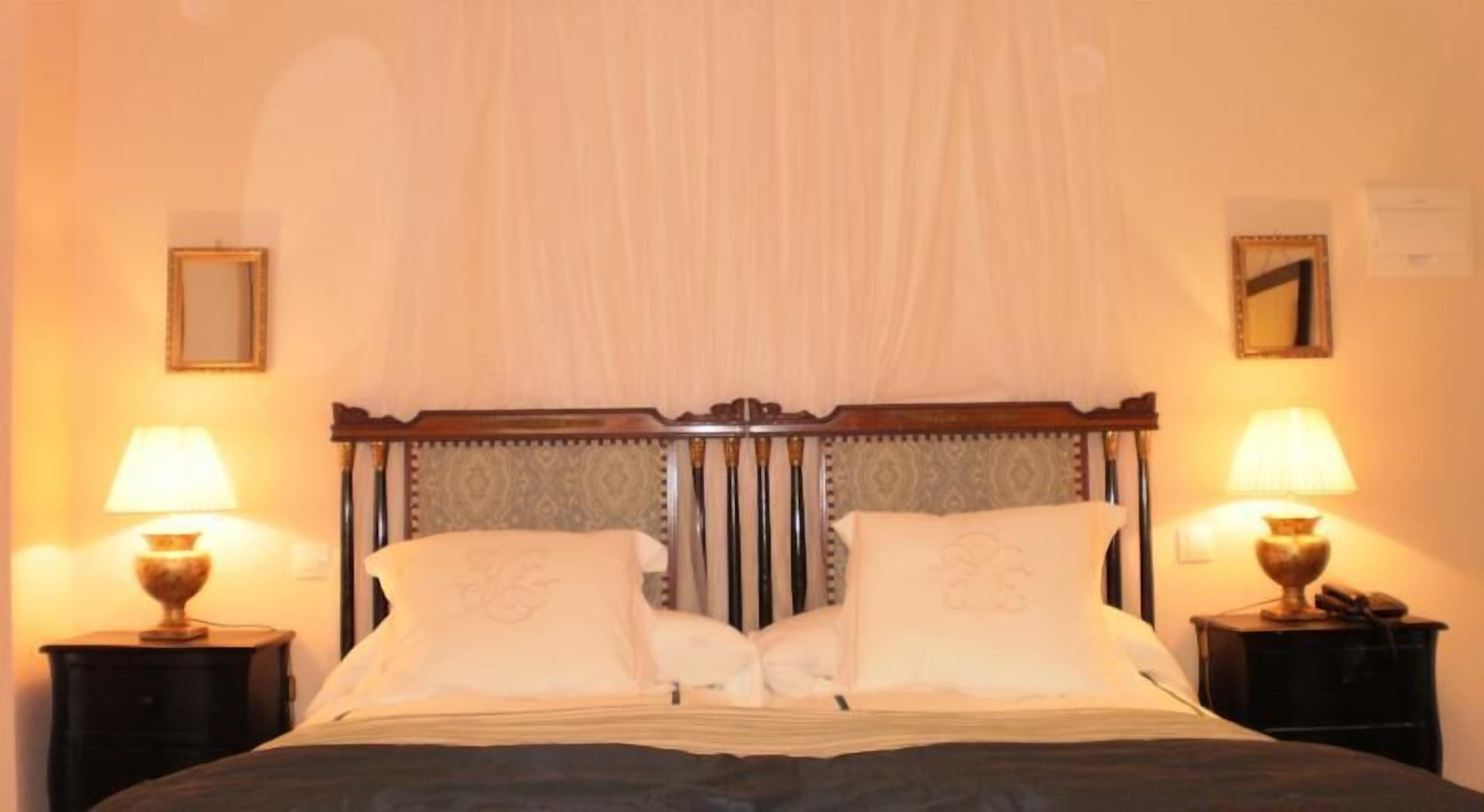 individually decorated, individually furnished, desk, laptop workspace