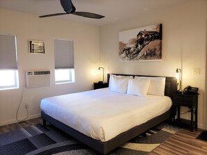 1 bedroom, premium bedding, pillowtop beds, individually decorated - The Iron Horse Inn (Cottonwood)