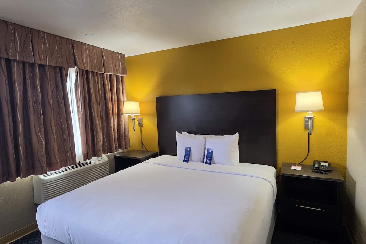 WiFi (free), individually decorated, individually furnished, bed sheets