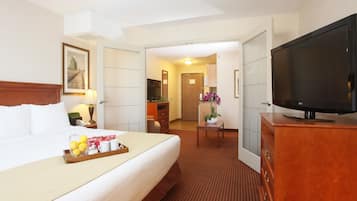 Deluxe Suite, 1 King Bed with Sofa bed