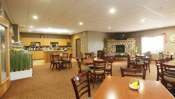 Esmorzar diari d'estil bufet gratuït