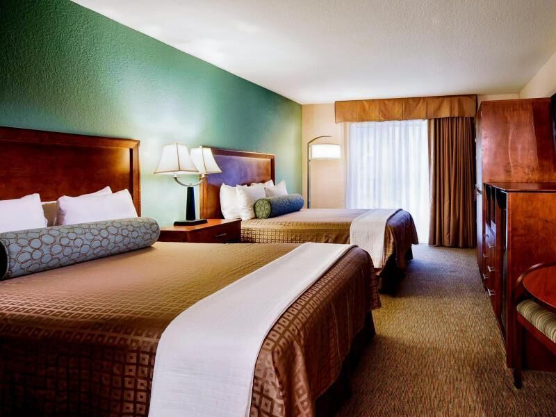 1 bedroom, pillow-top beds, desk, laptop workspace