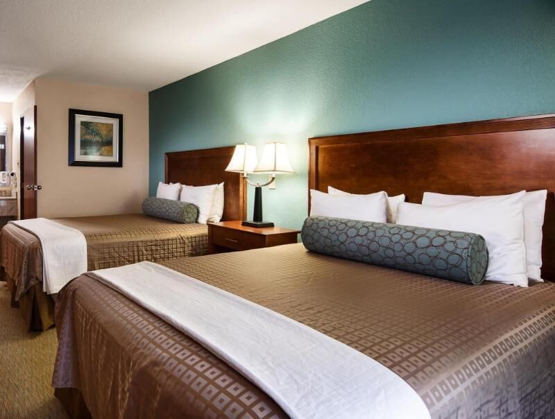 1 bedroom, pillow-top beds, desk, laptop workspace