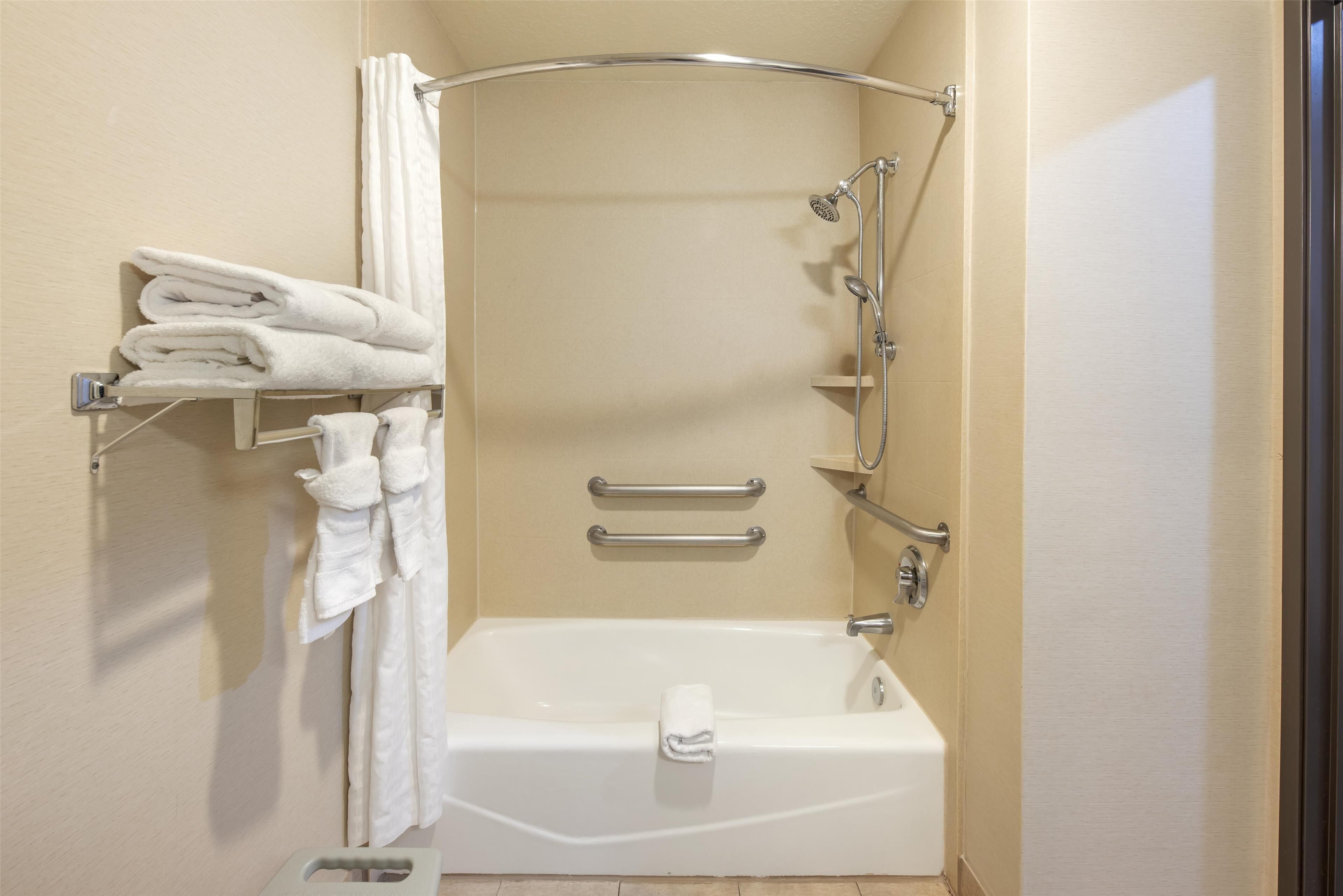 combined shower/bathtub, free toiletries, hair dryer, towels
