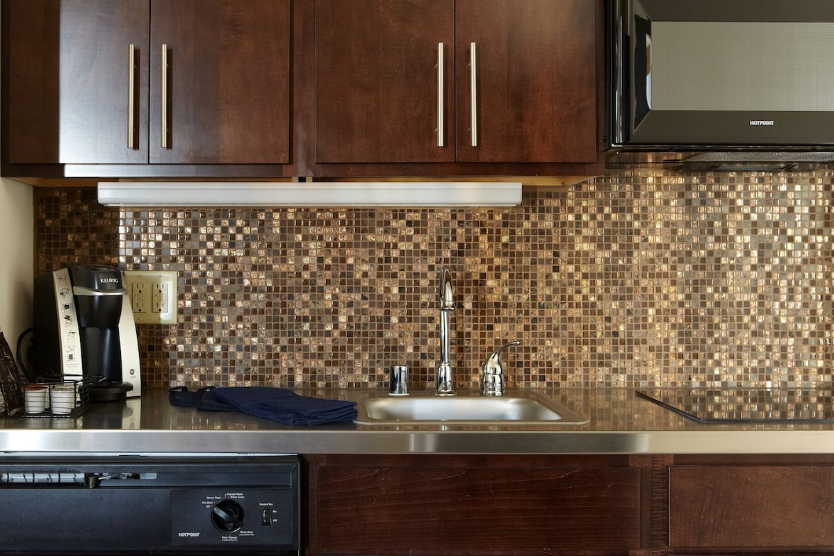 fridge, microwave, stovetop, dishwasher