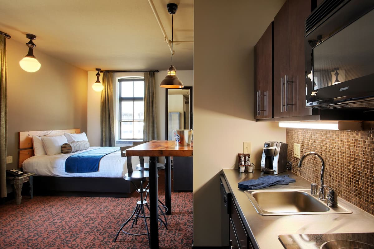 standard studio, 1 queen bed | premium bedding, pillow-top beds, individually decorated