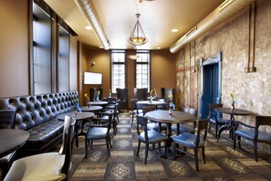 Breakfast area - The Brewhouse Inn & Suites (Milwaukee)