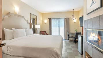 Room (Hillside) | Premium bedding, pillowtop beds, desk, bed sheets