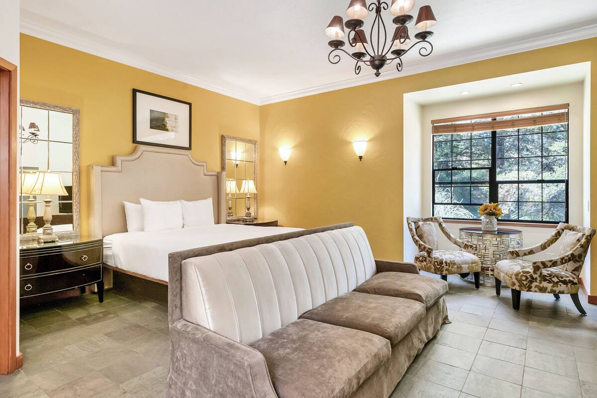 Premium Villa, 1 King Bed | Premium bedding, pillowtop beds, desk, bed sheets