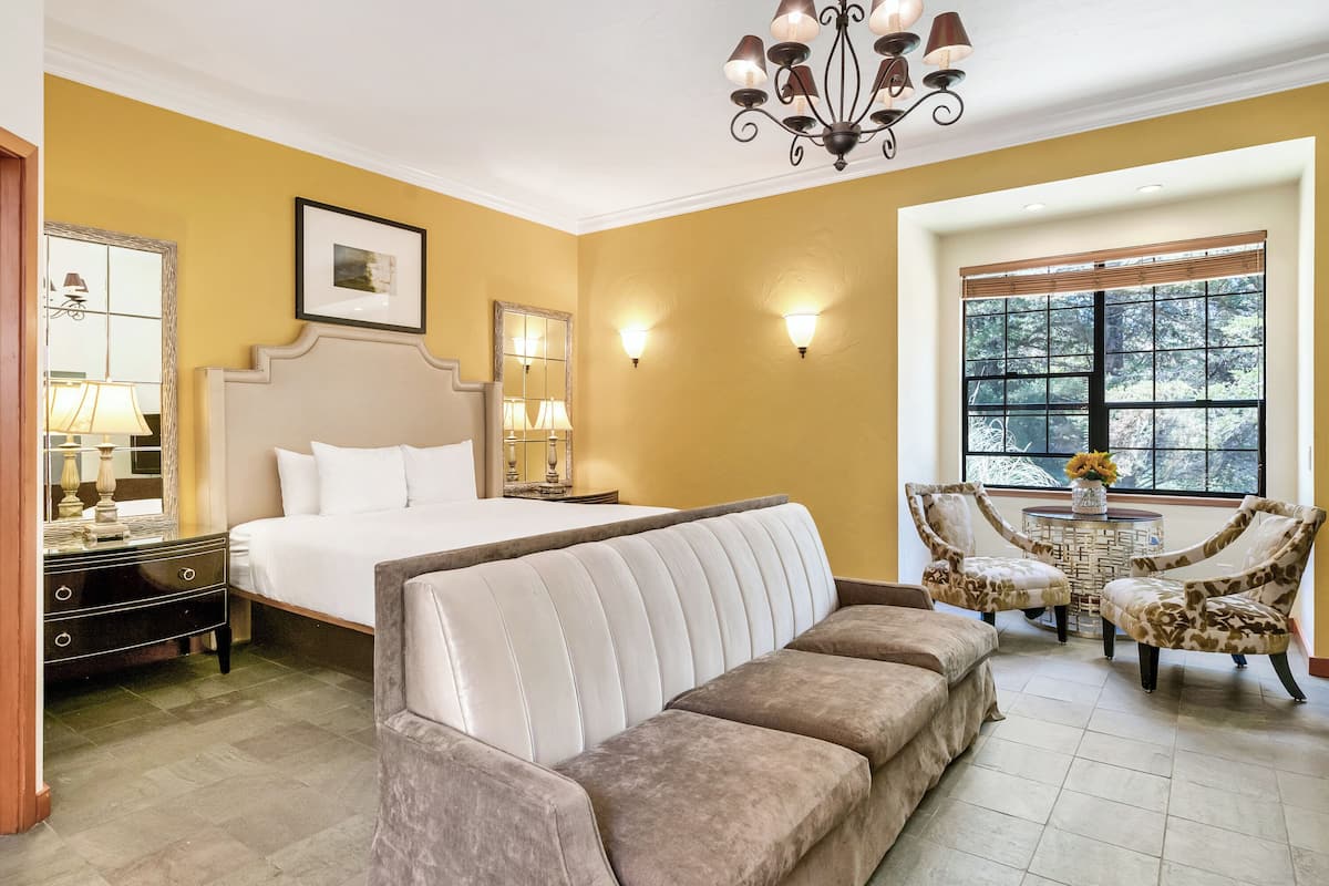 Premium Villa, 1 King Bed | Premium bedding, pillowtop beds, desk, bed sheets